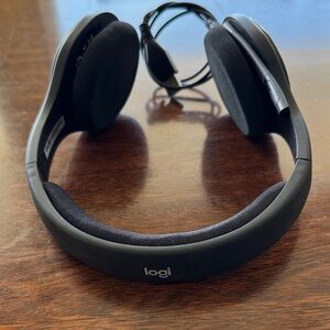 Logitech Wireless H800 On-Ear Black Headphones